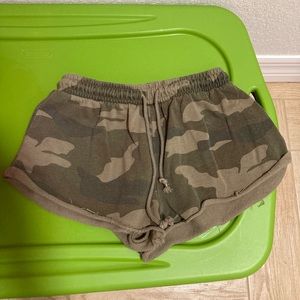 Garage camo shorts